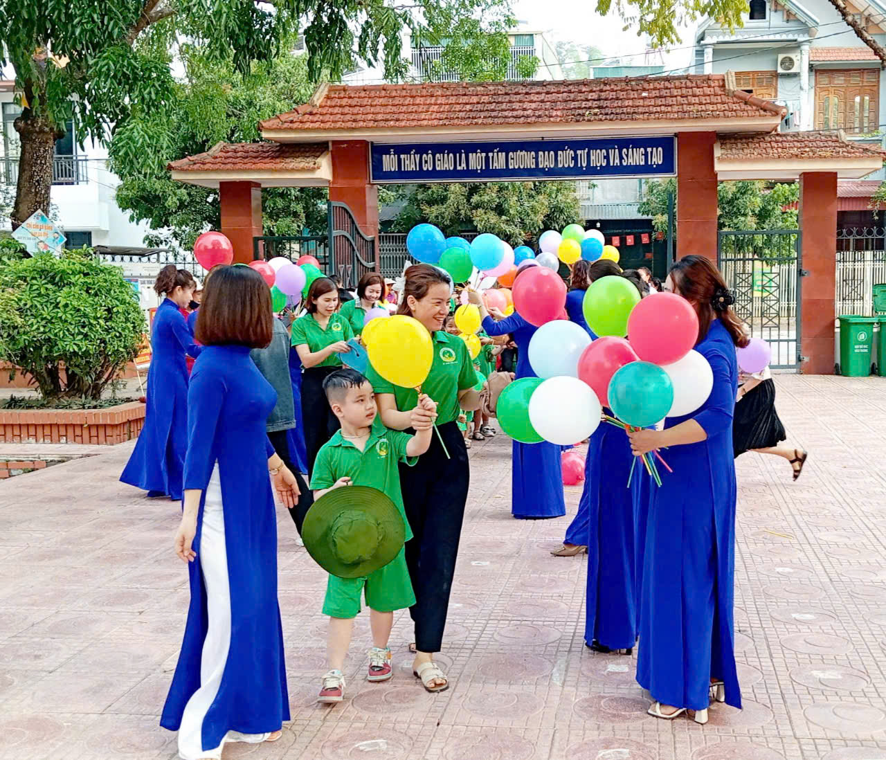 THAM QUAN TRƯỜNG TIỂU HỌC “SẴN SÀNG CHO HÀNH TRÌNH MỚI” CỦA CÁC BÉ 5 - 6 TUỔI TRƯỜNG MẦM NON HOA SEN