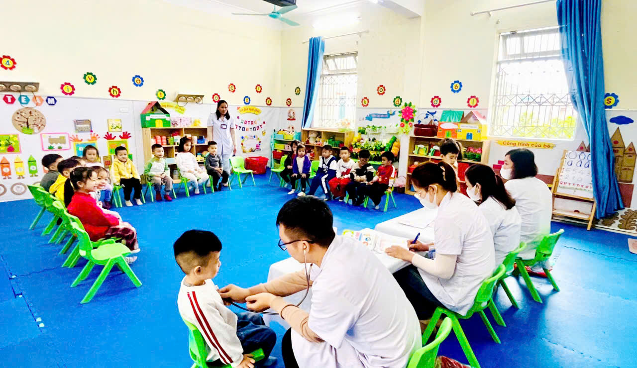 KHÁM SỨC KHỎE ĐỊNH KỲ CHO TRẺ  TẠI TRƯỜNG MẦM NON HOA SEN